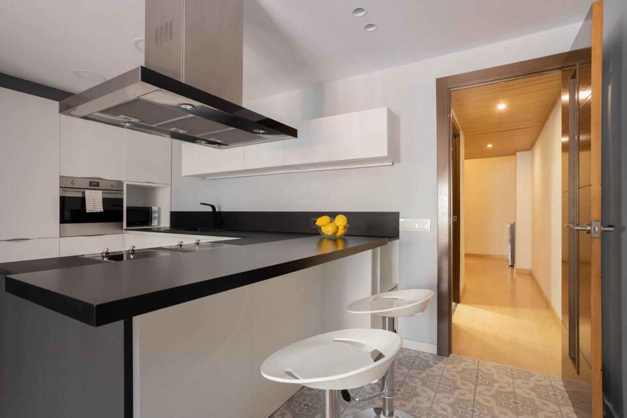 Sunny Beachside Haven 2 Bd In The Marina District Appartement Barcelone